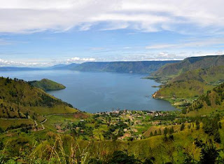 Danau Toba di Sumatera Utara Danau Toba di Sumatera Utara